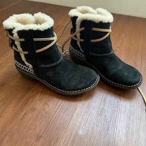 UGG Booties (Never Worn: off season so low price)